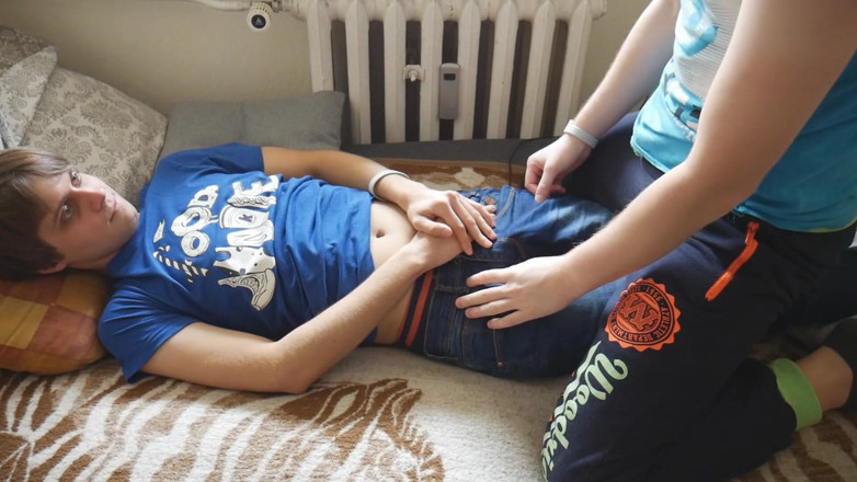 Ethan Alex: Nadržená děvka dělá průchod na averzní twink