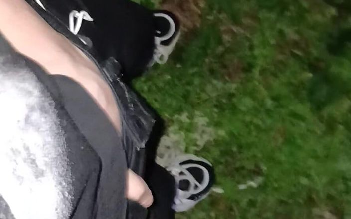 Lesbian-illusion: Ми займаємося ризикованим сексом у лісі