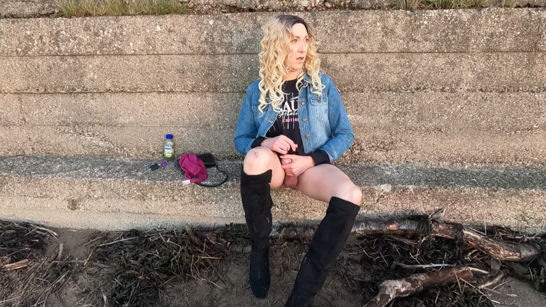 The Midnight Minx: Beach walk revisit