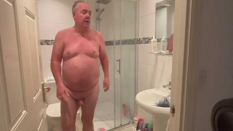 Billy boy fun: Pancuran mandian pagi