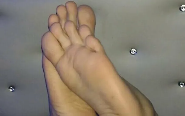 Tomas Styl: Masturbate with These Feet