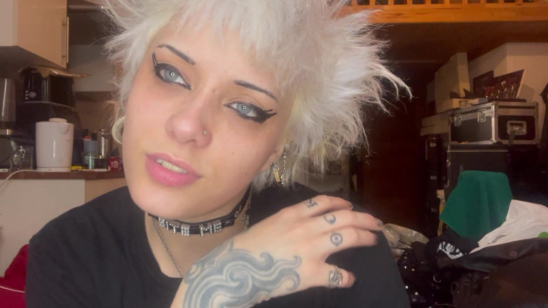 Glitterqueen1999: Ngentot fetish hidung piggyku joi