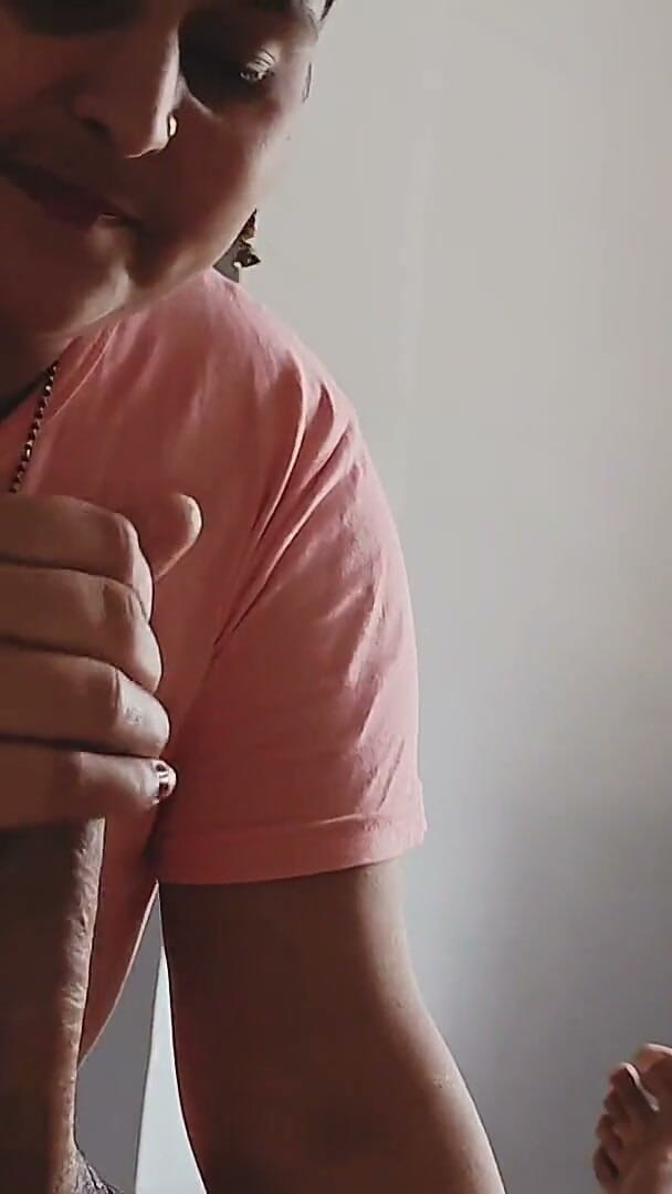 Desi chudai hub: Schwanz einölen und sanft wichsen, dann Sperma in den Mund