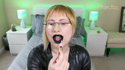 Morrigan Havoc: Putting On Black Lipstick