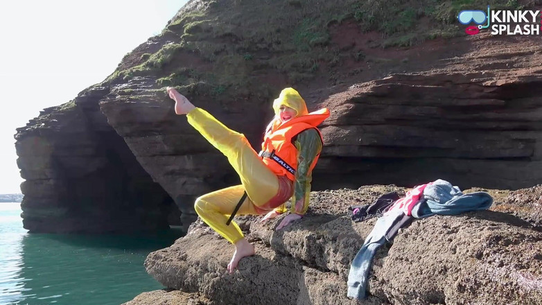 UKCuteGirl Lucy Lauren: Lifejacket, Pvc, dan Neoprene direndam di matahari dan spunk