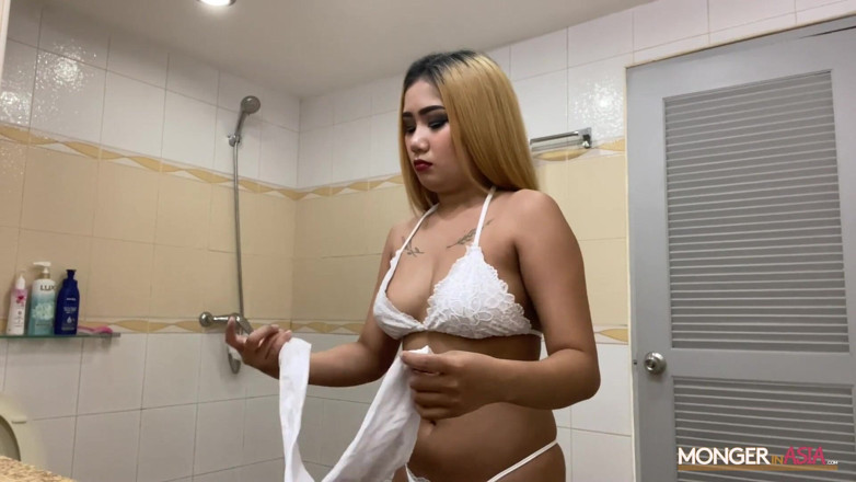Monger In Asia: Seksi Taylandlı gogo dansçısını dev göğüslerle hamile bırakıyor