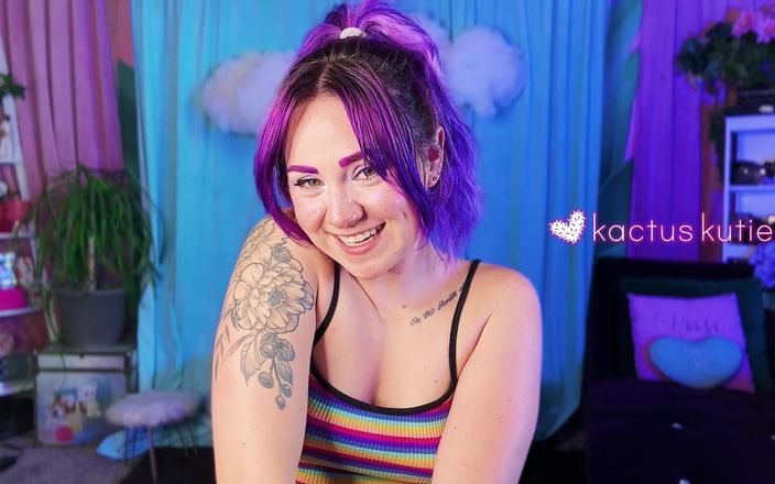 Kactus kutie: Đi tiểu đếm ngược và chọc ghẹo cleavage