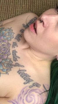 Lizzie i Karma odpoczywają ze swoimi wibratorami