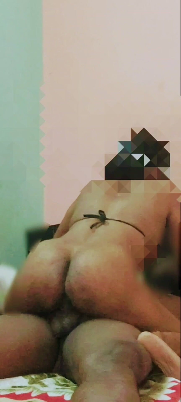 Tamilnaduu: 大屁股继妹在继兄弟硬鸡巴中啪