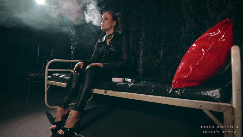 Cruel Anettes fetish world: A cigarette after punishment