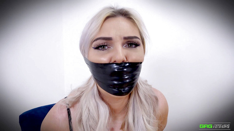 Gag Attack: Roxee - rekaman tegaderm disumpal