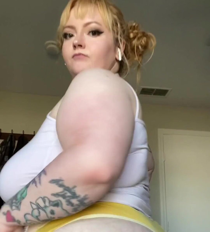 Hunnybrat: Щасливої жирної дупи п'ятниці