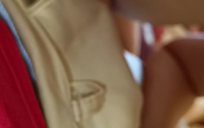 Mohini Lucknow Desi girl: Tante seksi india lagi asik nyepong kontol besar sampai toket...