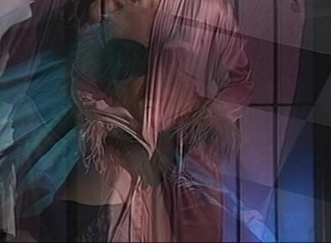 Transexual Fun: Une superbe MILF se fait labourer par un mec habillé...