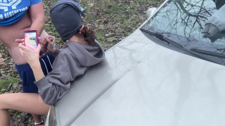 Christi: 公共场合的大学驾驶学生