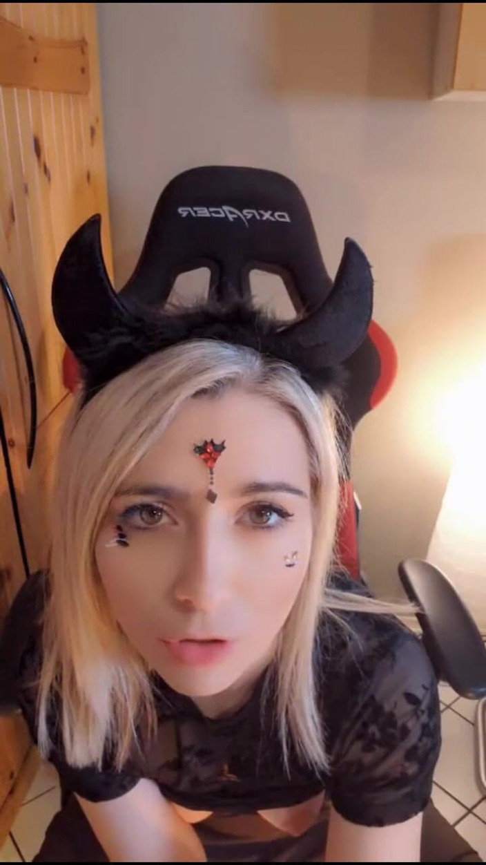 Lisaonthemoon: Dark Devil Cosplay