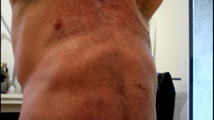 Gaybear1966: Schwuler bär, dicker bauch, brocken, muskel-bär, bizeps-training. Film, behaarte bodybuilderin...