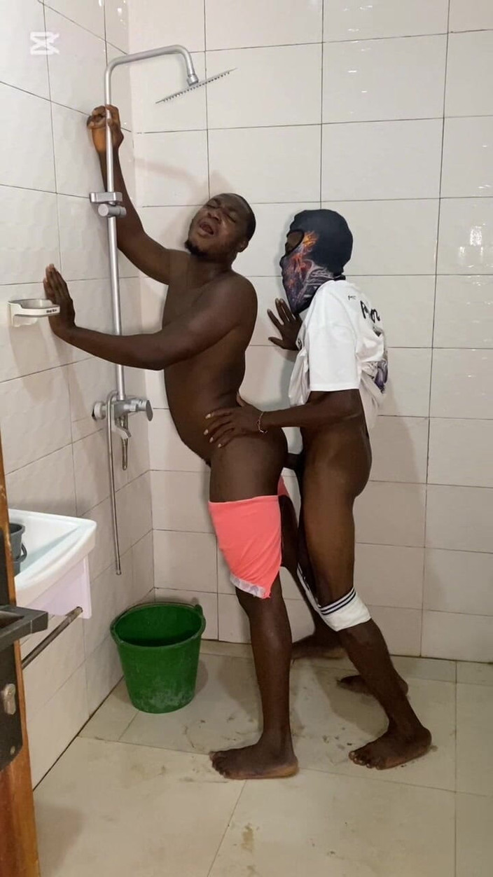 BlackDanie_production: Scopata in bagno