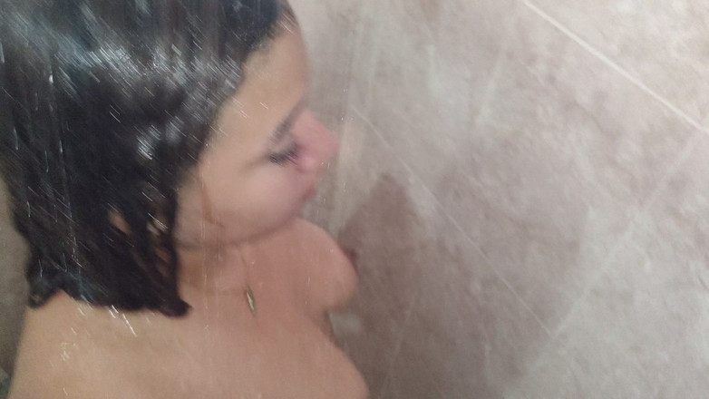 PABLO N3GROBAR: Snelle douche toont Cummy Bear