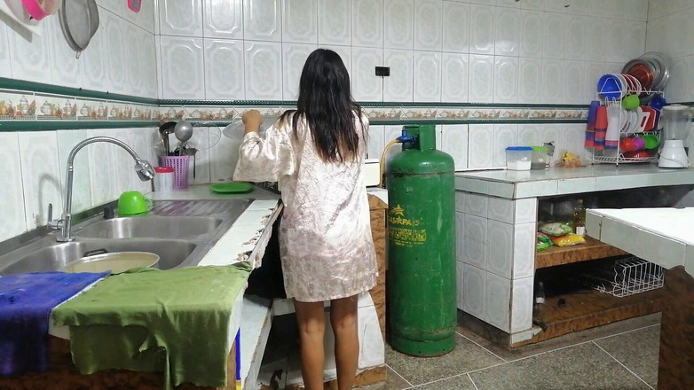 SAMANTA: 1 párty šukám svou nevlastní sestru v jídelně