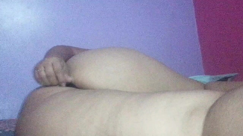 Sexysweet0455: 맛있는 오르가즘에 도달할 때까지 자위하는 큰 엉덩이의 갈색 머리