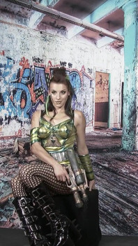 Victoria Daniels - 405 - Photoshoot Backstage