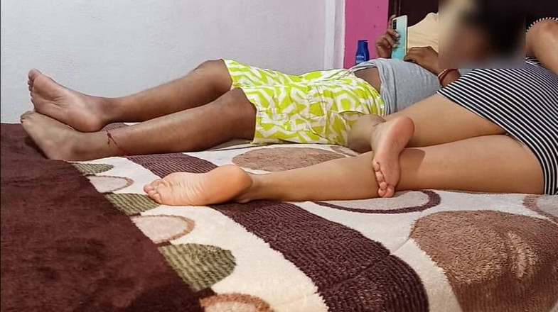 Katerine: मेरे सौतेले भाई को बहकाना जब वह उसके कमरे में अकेला होता है
