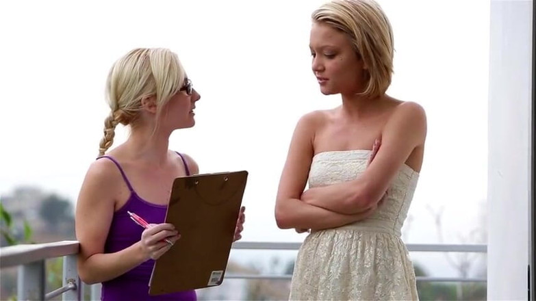 Lesbian Stories: สาวผมบลอนด์วัยรุ่นเลียหีแฉะๆ ของแฟนหญิง