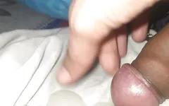 Adoro giocare con il mio sperma