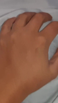 Přítelkyně mého souseda mě probudila pod dekou s Lízáním
