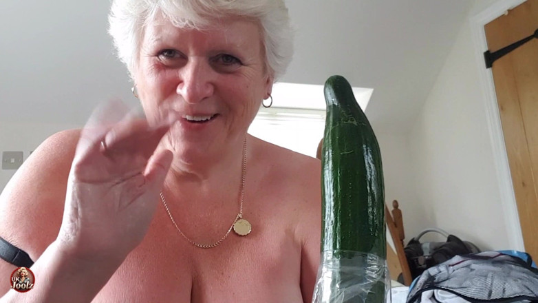 Uk Joolz: Ooooh! Mit Einer Gurke!