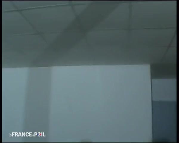 French Family Secrets: Dva spolupracovníky vyhodí třetí zloděj!