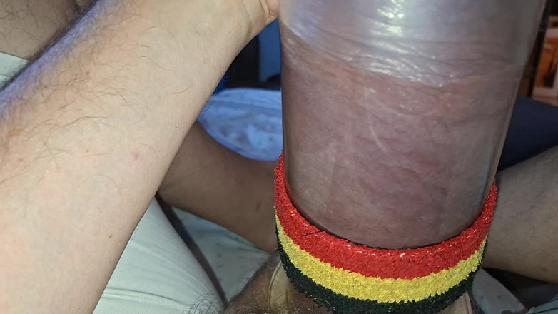 Monster_Meat_: Pompujący dziwak pompuje swojego silikonowego kutasa