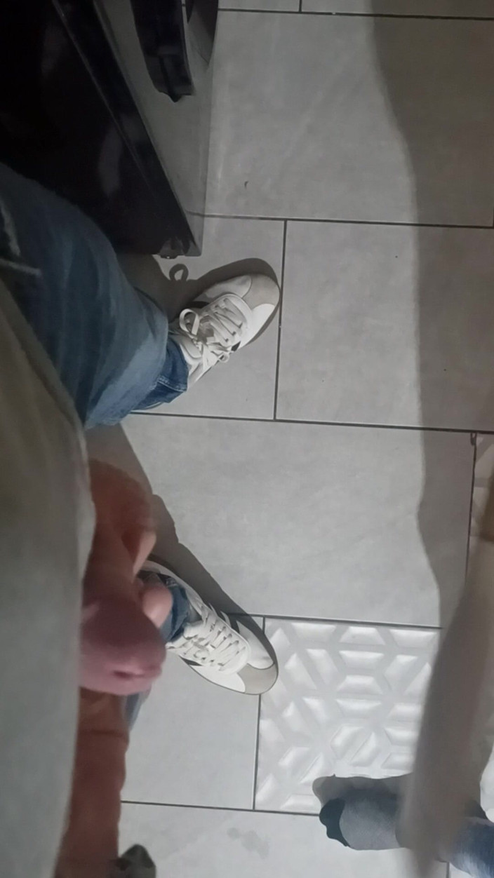 Clit Eastwood: Une bite et des couilles se font battre avec une...