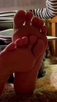 Stepmom Shows Candid Soles Ignores Me