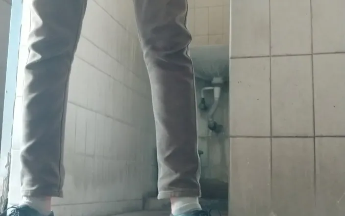 Tamil 10 inches BBC: I Masturbate My BBC in the Restroom