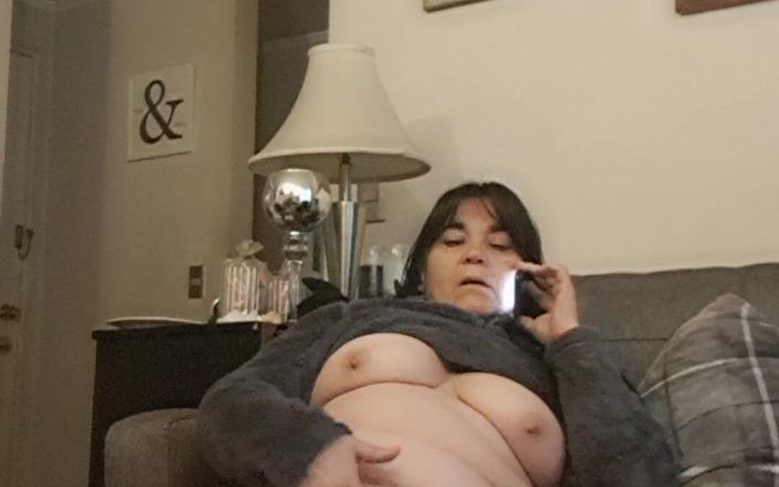 Mommy big hairy pussy: Volání na mobil způsobí, že MILF masturbuje