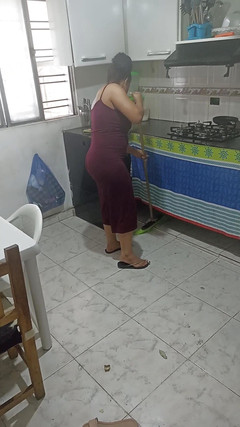 Pikaa6: Zatímco manželka uklízí dům, říkám jí, aby mi sála ptáka, ale...