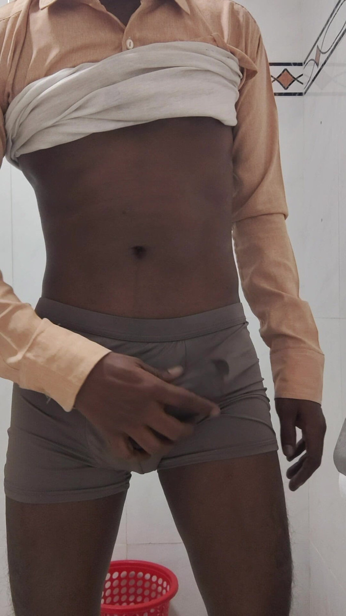 asa: Si Dia mengongkek dirinya dengan begitu keras sekarang