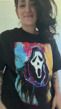 ฉันถอดเสื้อผ้า
