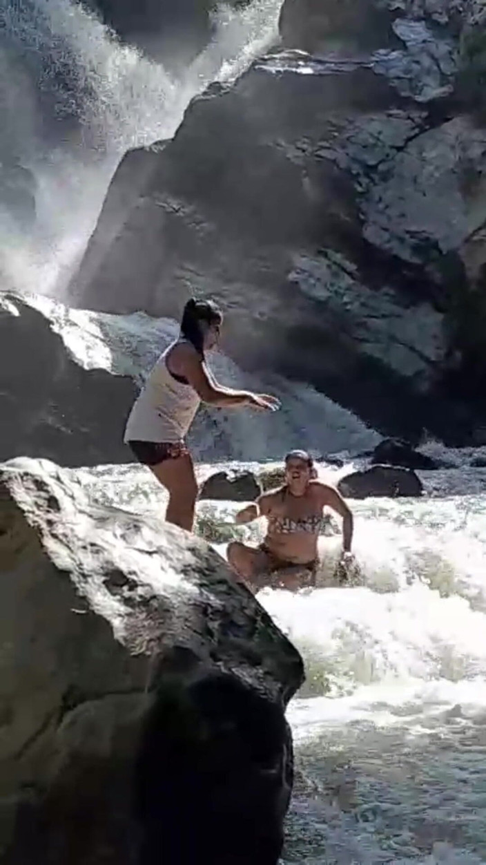 Leona AndJazzlin: Cuplu sexy cu masturbare goală curvă tare