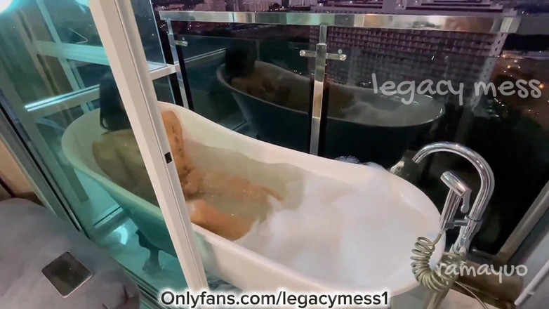 Legacy Mess: 美丽性感的大奶子亚洲人妖被大鸡巴操并被肛交