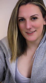 Clara Dee z tebe udělá svého gaye bFF - POV pegging virtuální sex