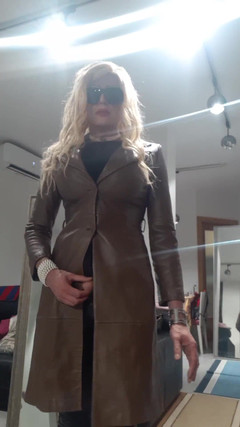 Tatiana Zorrita: 皮大衣