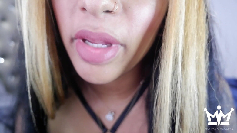 Mya Mula Goddess: Bratty Lips vous demande d’envoyer