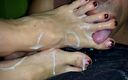 Giorgia feet: Compilation coquine de jeunes pieds de Giorgia jouant avec des...