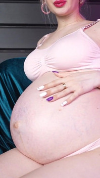 あなたの継父は9ヶ月前に私を妊娠させました、彼はいつも私を犯します