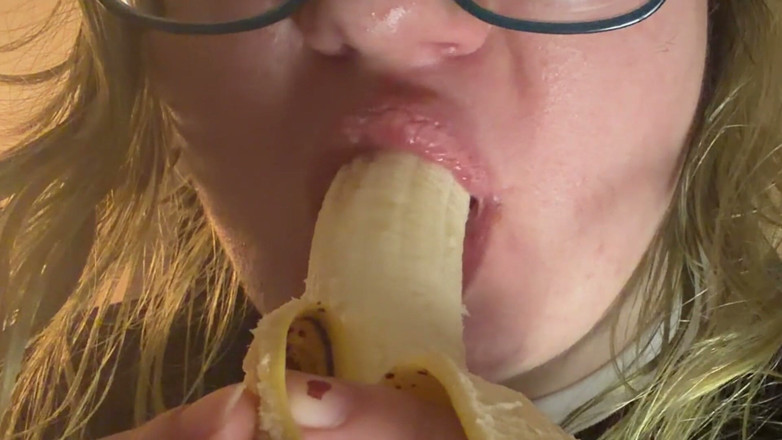 Spunk Kip: Sensually Eating a Banana