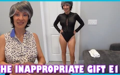 Joyeux voisin GILF de Thanksgiving - le cadeau inapproprié E17 - MILF Stella