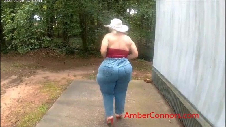 Amber Connors: Ambra in jeans attillati